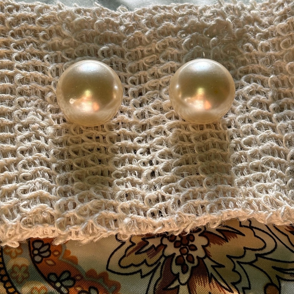 Pearl ball earrings